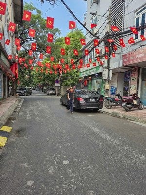 bán nhà 30m ra phố nguyễn trãi thanh xuân - đường 2 làn ô tô - cho thuê 300tr/năm - kd vô đối