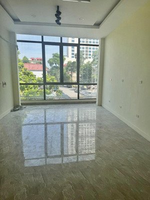 cho thuê nhà mặt đường nguyễn gia thiều, 20tr, 40m2, 3 tầng kinh doanh tốt