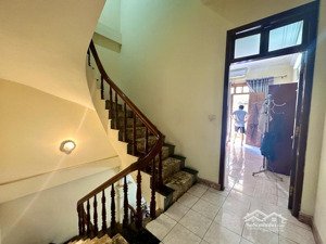 cô mai bán nhà 135 đội cấn, 2 mặt ngõ, 3 bước ra hồ, sân rộng - 69m2 - 4 tầng, mặt tiền 4.3m