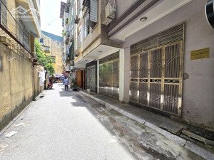 phân lô trần quốc hoàn -40m2 - 5 tầng - ô tô tránh - hai mặt ngõ - vị trí đẹp - kinh doanh tốt