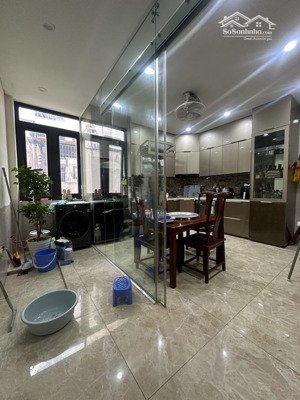 bán tòa nhà ccmn 91m2 tổng 8pn, thang máy, ô tô tránh, kinh doanh, 45tr/tháng, mt 7,5m, giá 23,3 tỷ