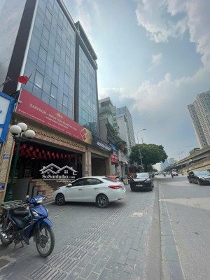 bán nhà lô góc -mặt phố khuất duy tiến, mt : 17m, dt sử dụng tầng 1 : 215m , cho thuê t1 : 130tr/th