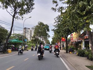 cg: căn dịch vụ cao cấp phạm văn đồng. 204m2. 20 phòng. 5 tầng hơn 13 tỷ