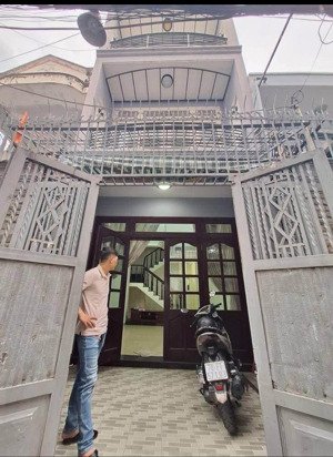 trệt 2 lầu sân thượng 4x16m có 4pn 3wc hẻm xe hơi có nội thất phạm văn chiêu