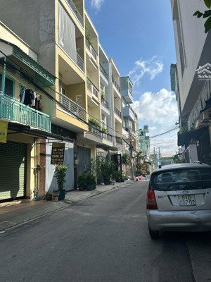 chủ ngộp, bán gấp, nhà 4 tầng, 5 pn đường 6m sổ riêng, thương lượng mạnh