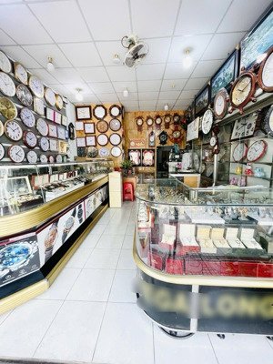 q7 mt lê văn lương 6.4x23m cực hiếm khu vực xây cao tầng khu kinh doanh sầm uất nhà chính chủ 1 đời