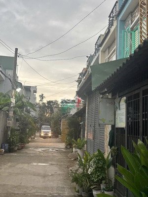 nhà 4x17m 1 trệt 1 lầu đường thông xe hơi tx40 q12