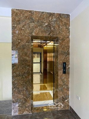 bán nhà sát mp cầu giấy 40m2 6t thang máy nhỉnh 9 tỷ mới coong full nt dân xd ôtô cách k100m, tt cg