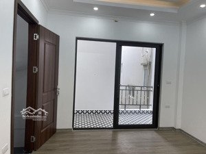 bán gấp nhà 4 tầng liên ninh vài bước ra đường oto tránh. giá loanh quanh 4 tỷ hơn.