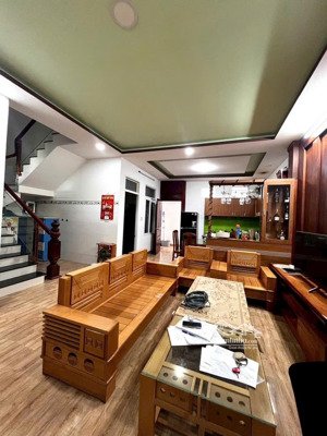 bán nhà 1 trệt 1 lầu dt 83,3m2 thổ cư 100%, đường oto 4m, tiện ích xung quanh đầy đủ, giá 2ty650 tl