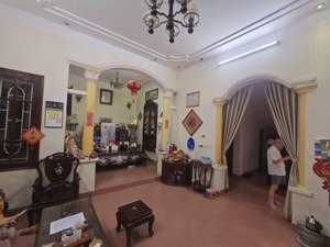 biệt thự trong lòng tp - lô góc thoáng sáng - ôtô tránh - ngõ thông các ngả - chủ nhà cần bán gấp