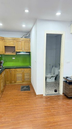 cho thuê lâu dài căn hộ 2 p ngủ tòa vp6 linh đàm. đã có nội thất, sàn gỗ chỉ 7tr/tháng