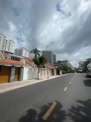 nhà 4 tầng diện tích khủng mặt tiền kdc bình đăng/ dt: 8 x 22m/ ưu tiên làm văn phòng