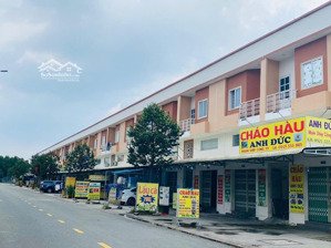 bán nhà phố becamex tp thủ dầu một, 3,88 tỷ, 150m2, tiện ích phong phú, đang cho thuê 12tr/ tháng