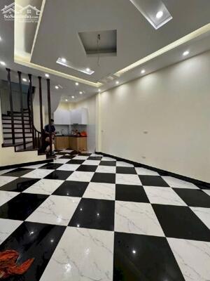 Bán nhà sở thượng 5 tầng dân xây lô góc 10M ô tô tránh hoàng mai