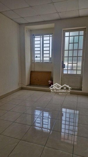 bán nhà chính chủ: dt: 30m2 p7 q6