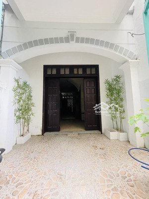 bán nhà dân xây tại mỹ đình. ô tô đỗ cửa. gần trường cấp 1-2