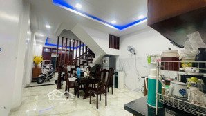 nhà 3 tầng tttp nha trang - 8,3 tỷ - thiết kế đẹp 3pn3wc - giá đầu tư khu vực 9,5 tỷ/căn