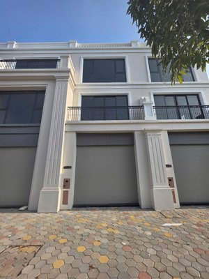 chuyển nhượng căn shophouse rẻ nhất đảo vũ yên, giá 10 tỷ, mặt đường hạnh phúc 41, tiềm năng.