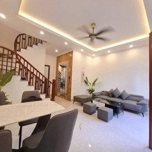 nhà thạch bàn 48m 5tầng thang máy- full đồ , ôtô đỗ cửa chỉ 7,8 tỷ ctl