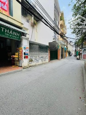 cần bán nhà phố lạc long quân, tây hồ. dt 83m2 x 5t, mt 5.5m. đường ô tô tránh nhau cách mp 10m