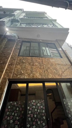 hạ giá 200tr bán nhanh nhà chợ thạch bàn-cổ linh 32m 6tầng full nội thất chỉ 5,99 tỷ