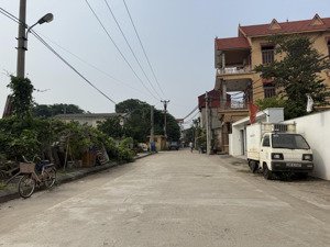 bán gấp 84m đất full thổ cư, lô góc đường thông ô tô 7c vào đất.gần bìa làng thôn nhuế kim chung