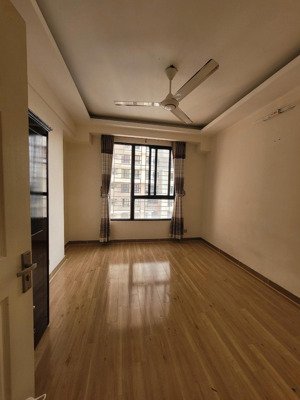 căn hộ 97 m2 có 3 pn, nhà đẹp, rèm. quạt trần .sàn gỗ giá 9tr5 tháng: lh 