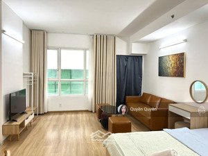 căn hộ charmington 40m2 nội thất y hình 13.5 triệu, e có sẵn pass cửa xem liền được 