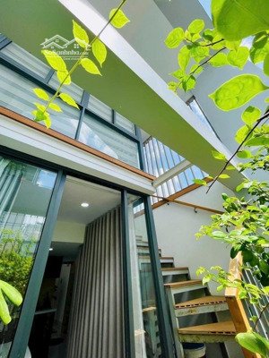 nhà mới đẹp -hxt-nguyễn thiện thuật, q.3- 34m2 -5 tầng -giá 11.xtỷ