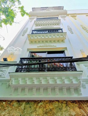 nhà đẹp hiếm nội thất xịn ô tô nhỏ vào nhà ngõ phố giang biên dt 30m2 . giá 6.5 tỷ