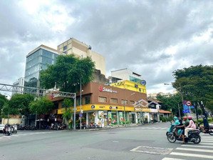 gấp!!! nhà góc 2 mặt tiền đường ba tháng hai gần vòng quay dân chủ quận 10