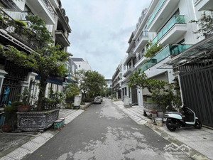 bán gấp nhà greenprat vĩnh hưng vị trí cực đẹp đi lại thuận tiện. vỉa hè đá bóng khu vực đáng sống