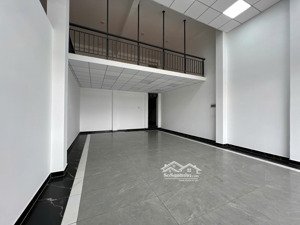 mbkd ngay chợ hồ văn long, mới trần rất cao, khu dân cư đông đúc