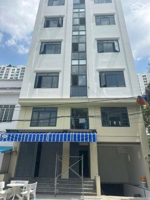 căn hộ dịch vụ giá: 39ty, dt: 10*25m, 7 tầng, thủ nhập 140tr/m2, đường c1 khu làng đại học, nhà bè