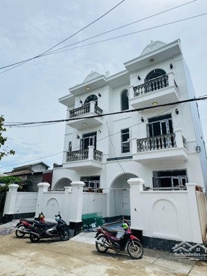 siêu phẩm nhà 3 tầng full nội thất phạm văn đồng - phường mỹ thượng