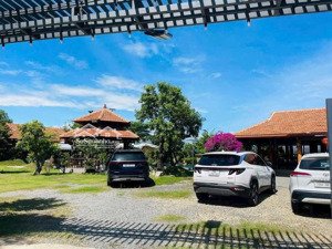 nhà vườn đẹp 1000m2 có sẵn hồ bơi, nội thất gỗ xịn đối diện khu công nghiệp vcn diên thọ