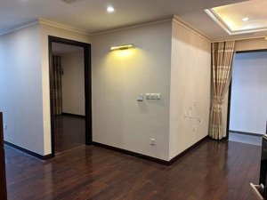 cho thuê căn 2n 2vs đồ cơ bản chủ đầu tư. giá 12tr/th tại hc golden city