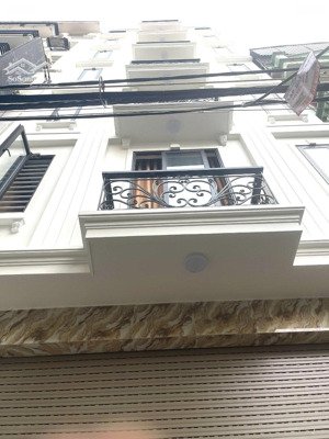 bán nhà lạc long quân - 8 tầng thang máy - oto vào nhà - 15m ra phố