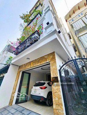 bán gấp nhà nguyễn đình hoàn - 35m2 * 6 tầng thang máy * ô tô tránh đỗ cửa - lô góc - 9,5 tỷ
