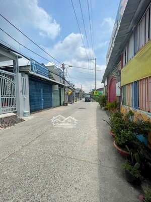 120m2 ngang 6m có 1 căn mt ở và 3 căn nhà trọ cho thuê.đường trước nhà 8m.giá đầu tư