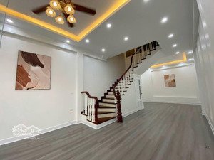 siêu phẩm nguyễn khang, trung tâm cầu giấy dt 42m, 6 tầng, mt 4m. ô tô tránh, vào nhà, văn phòng