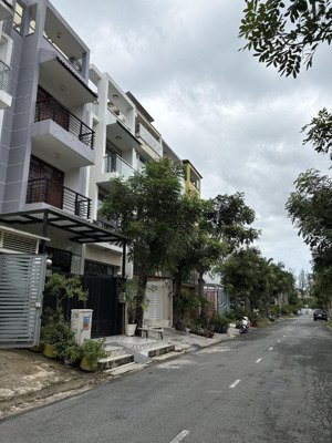 bán nhà mặt tiền ngay nguyễn văn linh, kdc greenlife, bình chánh, 5x18, 5 tầng, nhỉnh 8 tỉ