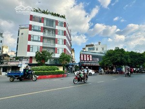 bán nhà góc 2mt đang kinh doanh café & 12 chdv thu nhập cao, sổ hồng riêng, vị trí đẹp
