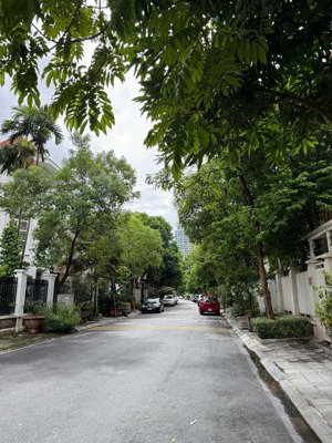 bán biêt thự thuộc tuyến phố nguyễn văn lộc, kinh doanh sầm uất