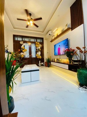 bán nhà lạc long quân - gần hồ tây - cách mặt phố 50m - phân lô - nhà đẹp ở ngay - tặng full nội t