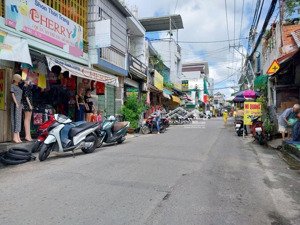 nhà cực hiếm mặt tiền ngang khủng 10.5m 94m2 kinh doanh đỉnh ngay trung tâm q.12 ~ 64 triệu/m