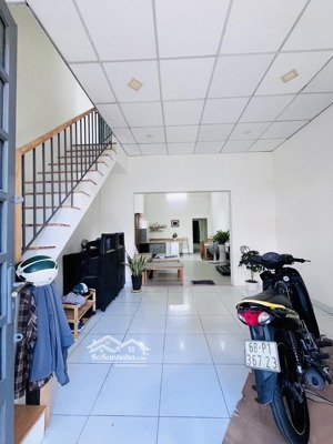 nhà đẹp 2tầng 90m hxh 4 chổ tận cửa dân tri cao phạm t hiển-q.8 shr plý chuần nhĩnh 4tỷ tl