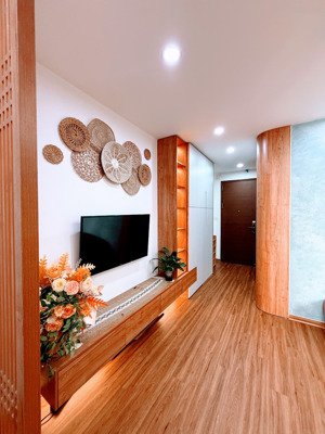 em cần bán 3 ngủ nhà đẹp, mua bán chính chủ, sẵn sổ đỏ lâu dài giao dịch luôn. lh 