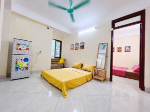 cho thuê căn hộ 2 ngủ + 1 khách riêng biệt, rộng 60m, có thang may, ngõ 250 đường kim giang.